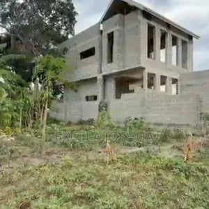Kiwanja Kinauzwa Makongo Juu