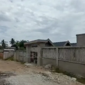 Kiwanja Kinauzwa Makongo Juu