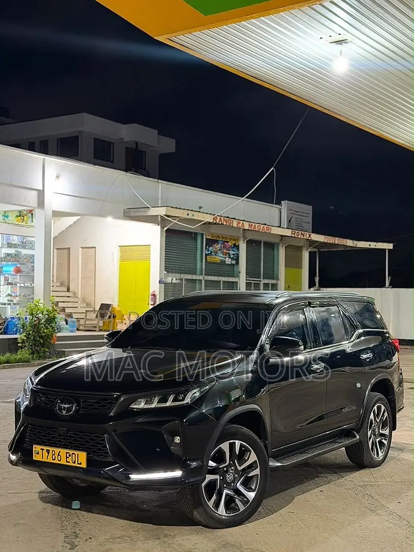 Toyota Fortuner 2.8 D AWD 2023 Black
