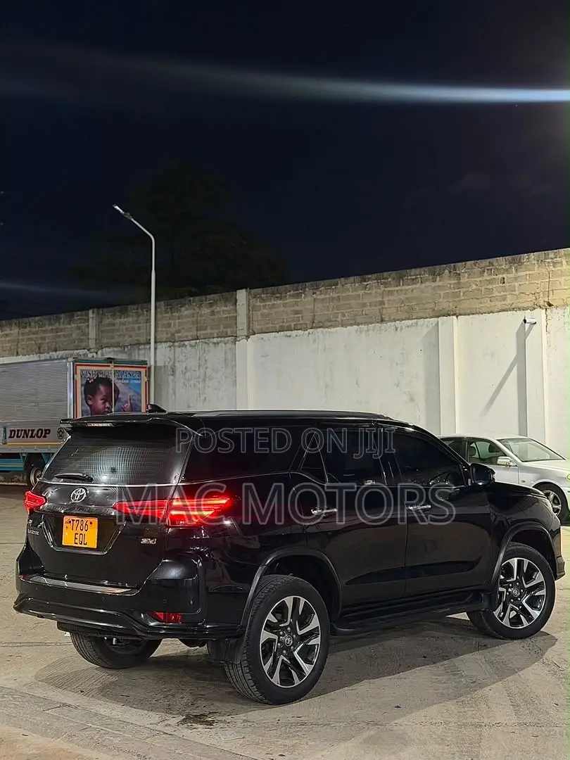 Toyota Fortuner 2.8 D AWD 2023 Black
