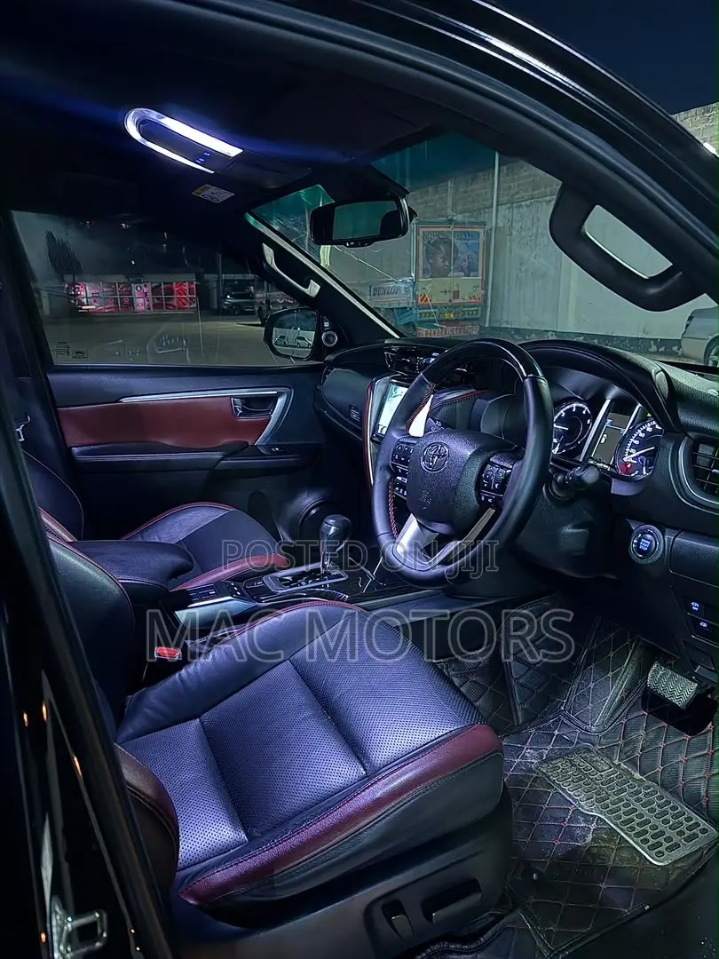 Toyota Fortuner 2.8 D AWD 2023 Black