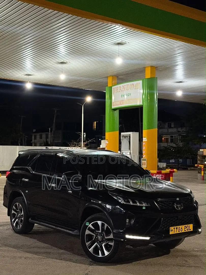 Toyota Fortuner 2.8 D AWD 2023 Black