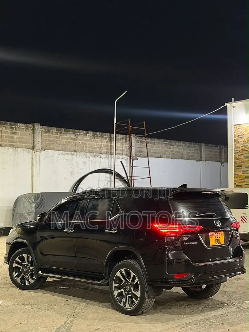 Toyota Fortuner 2.8 D AWD 2023 Black