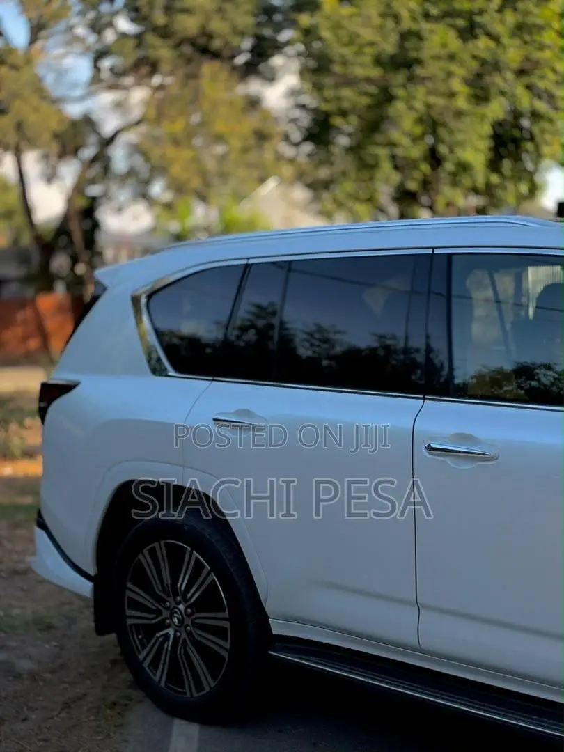 Lexus LX 600 2023 White