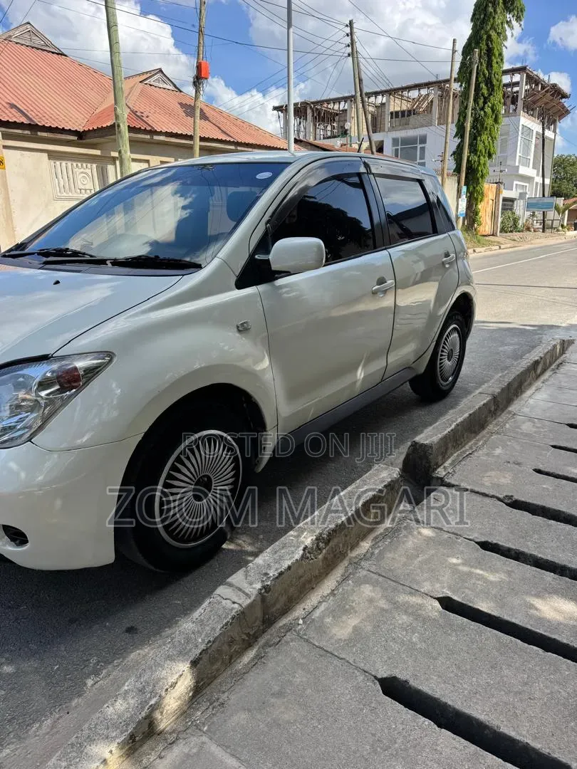 Toyota IST 2006 Silver