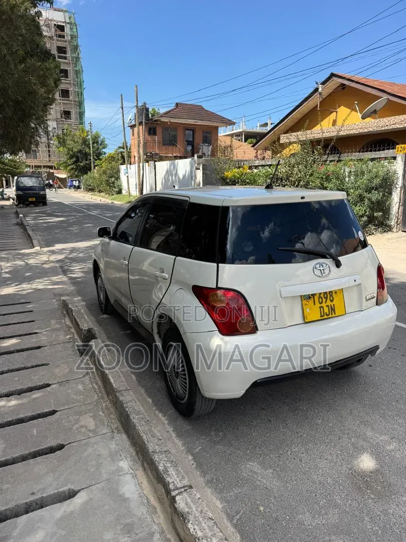 Toyota IST 2006 Silver