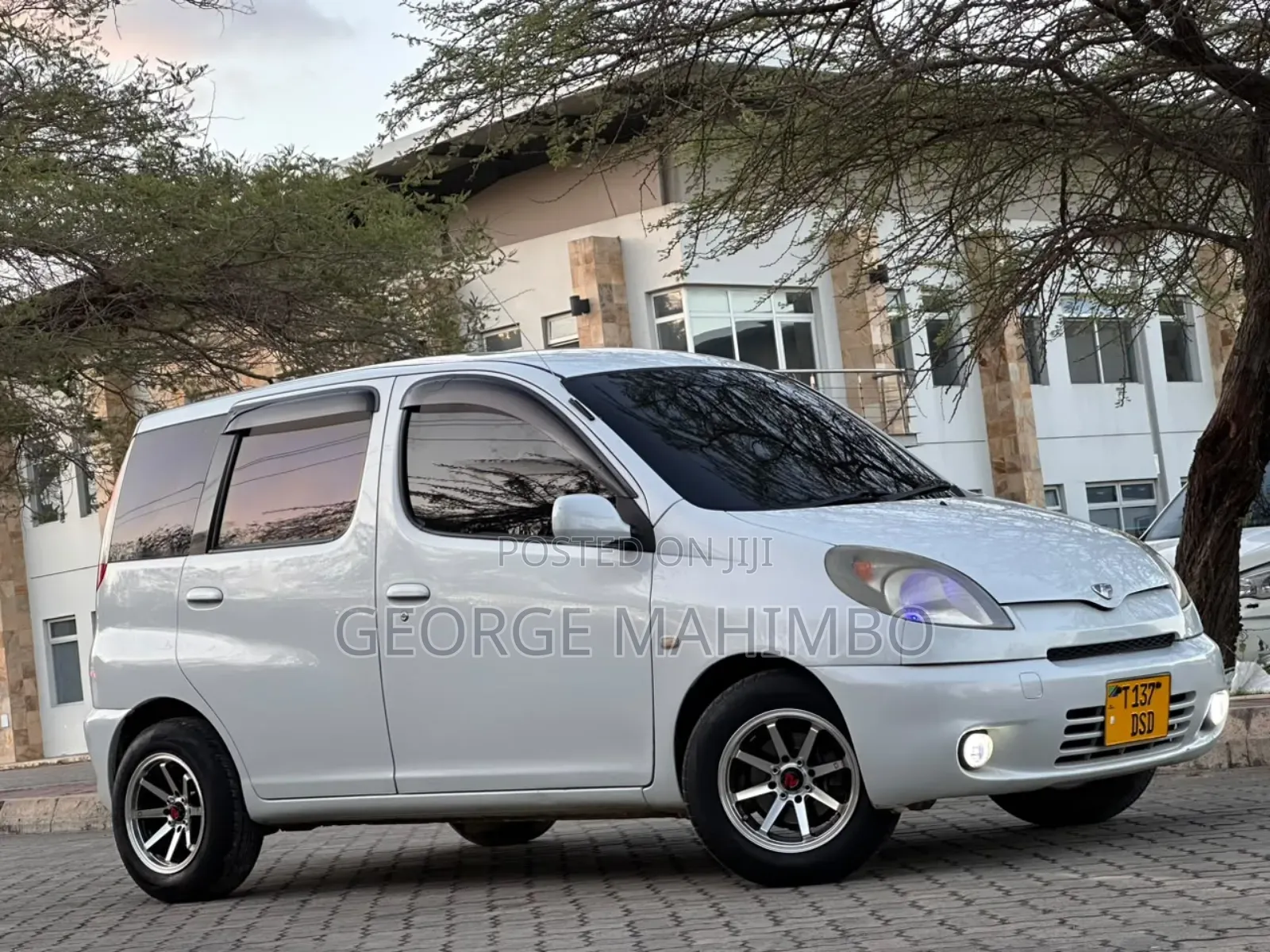 Toyota Fun Cargo 2001 White