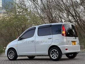 Toyota Fun Cargo 2001 White