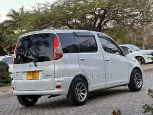 Toyota Fun Cargo 2001 White