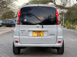 Toyota Fun Cargo 2001 White