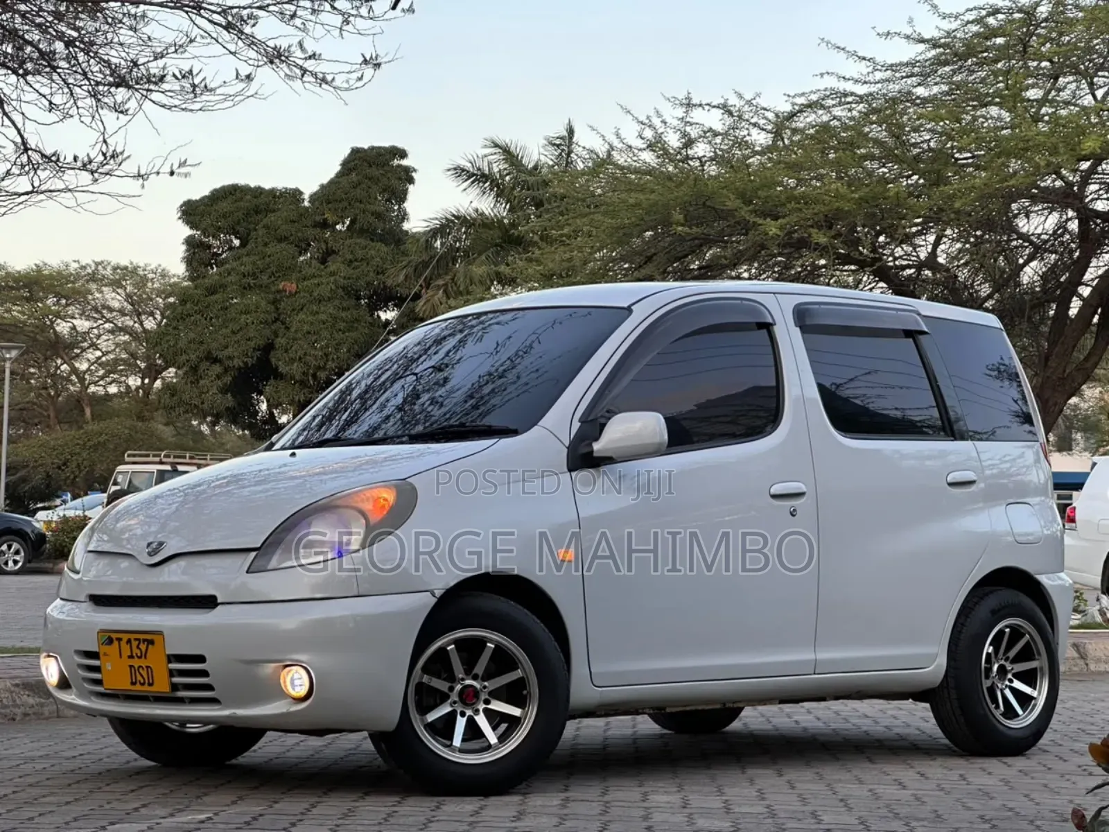 Toyota Fun Cargo 2001 White