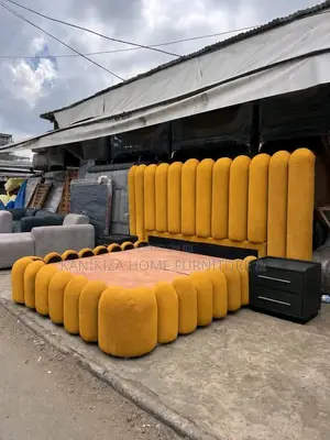 Bubble Bed Ya Ukubwa Wa 5/6 Na Bedside Zake , Rangi Ni Orange