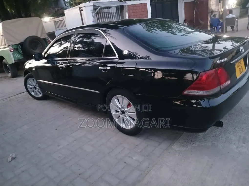 Toyota Crown 2004 Black