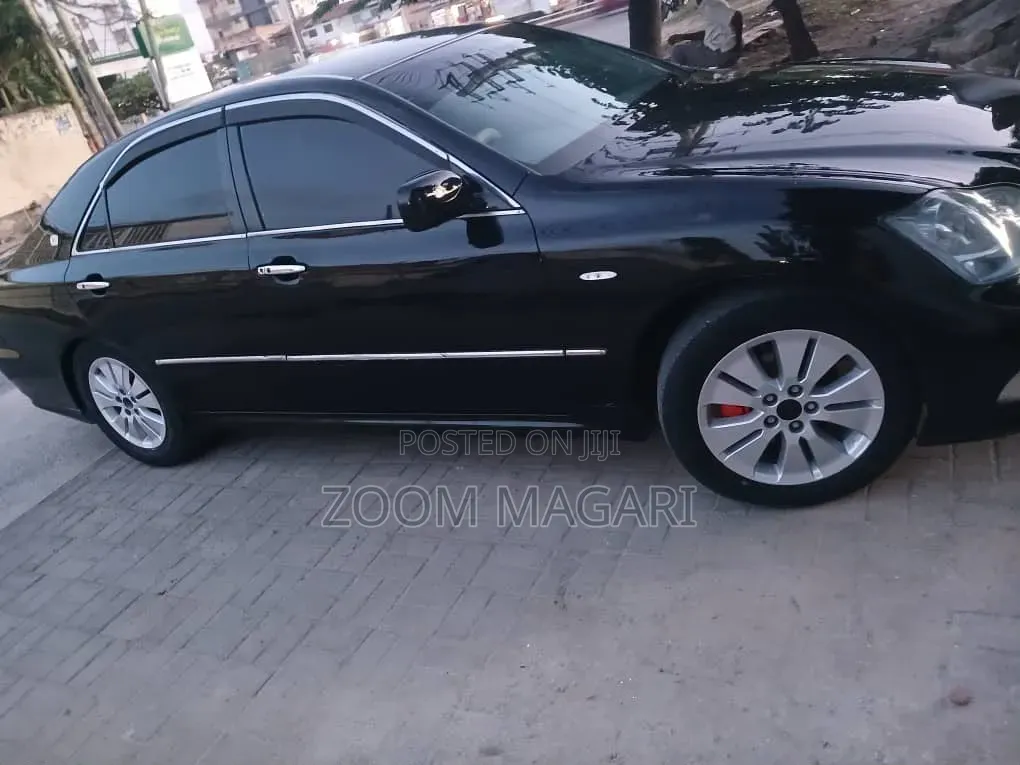 Toyota Crown 2004 Black