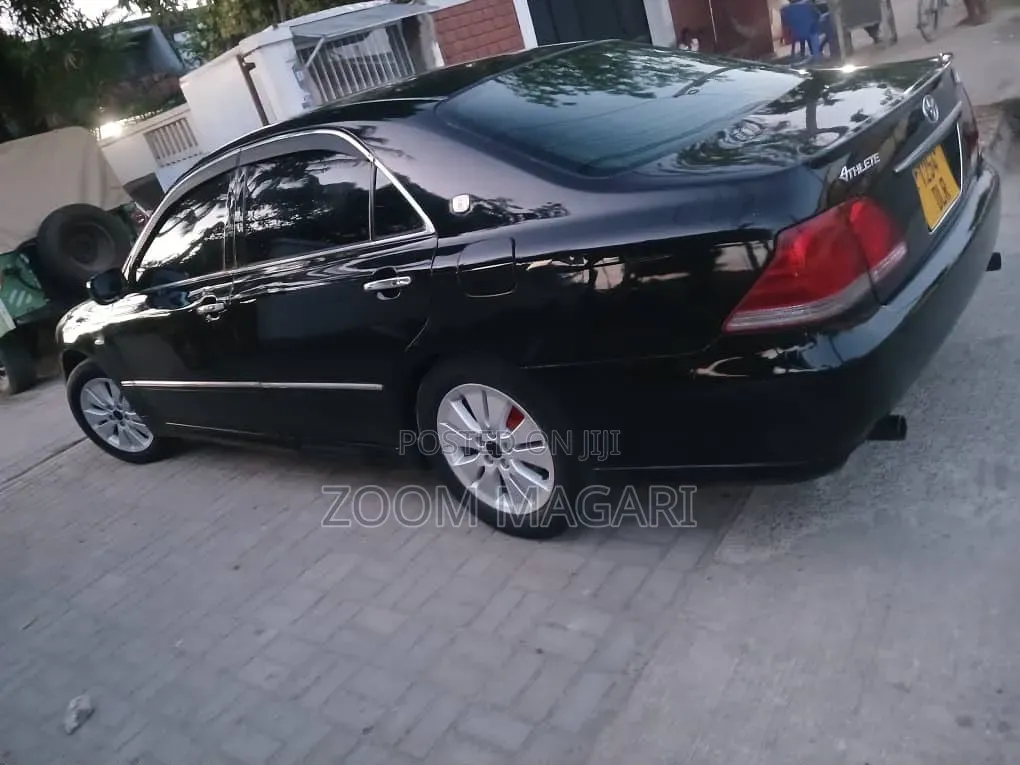 Toyota Crown 2004 Black