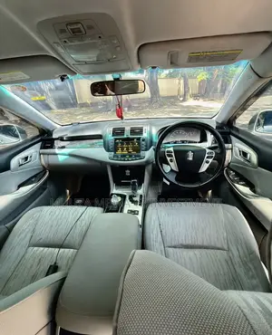 Toyota Crown 2011 Silver