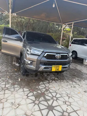 Toyota Hilux 2022 Gray