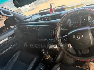 Toyota Hilux 2022 Gray
