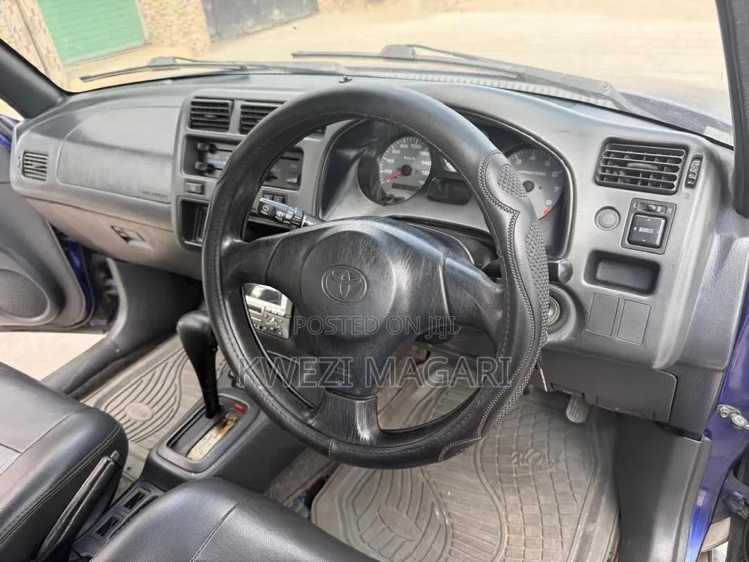 Toyota RAV4 1997 Blue