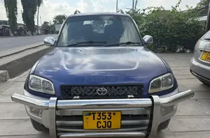 Toyota RAV4 1997 Blue