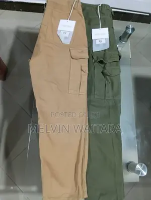 • BRAND NEW Size 32 Streetwear Cargo Pants