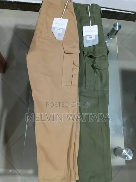 • BRAND NEW Size 32 Streetwear Cargo Pants