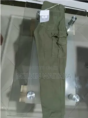 • BRAND NEW Size 32 Streetwear Cargo Pants