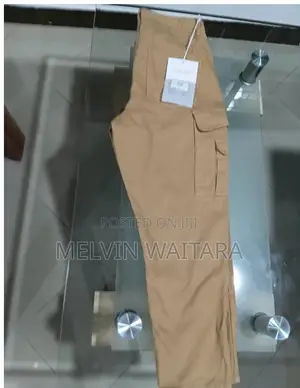 • BRAND NEW Size 32 Streetwear Cargo Pants