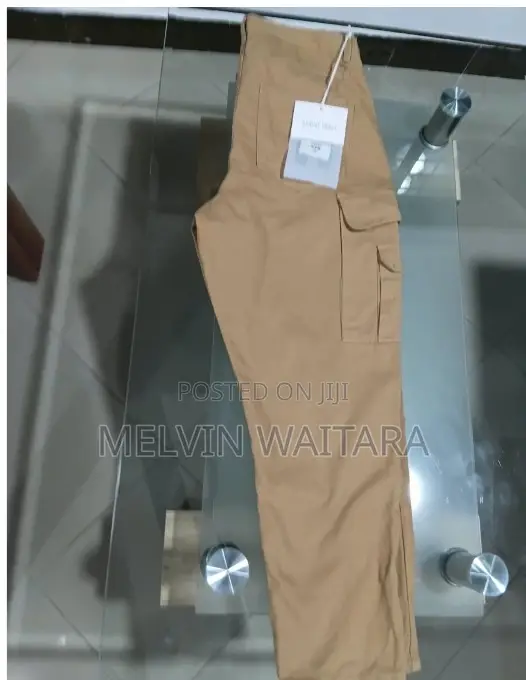 • BRAND NEW Size 32 Streetwear Cargo Pants