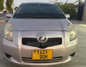 Toyota Vitz 2006 Silver