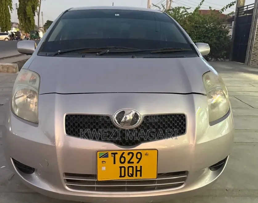 Toyota Vitz 2006 Silver