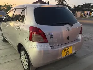 Toyota Vitz 2006 Silver