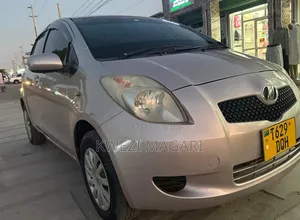 Toyota Vitz 2006 Silver