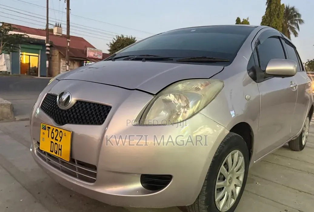 Toyota Vitz 2006 Silver