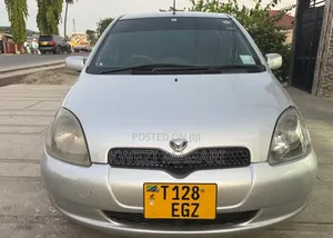 Toyota Vitz 2002 Silver