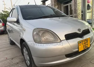 Toyota Vitz 2002 Silver