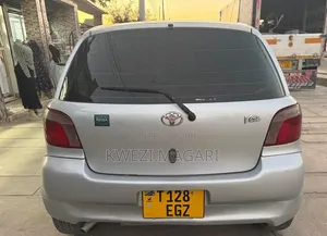 Toyota Vitz 2002 Silver