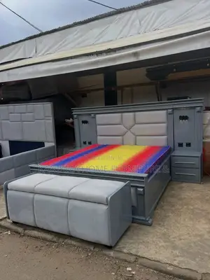 Modern Bedsofa Ya Ukubwa Wa 5/6, Na Bedside Zake Na Bench Yake