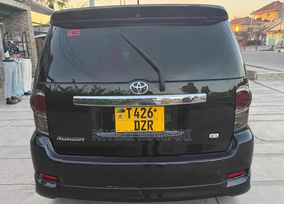 Toyota Corolla Rumion 2011 Black