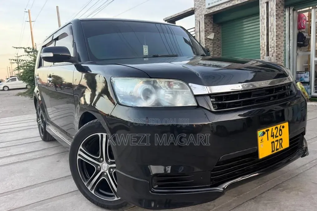 Toyota Corolla Rumion 2011 Black