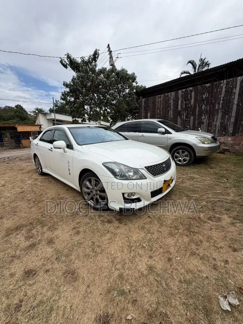 Toyota Crown 2009 White