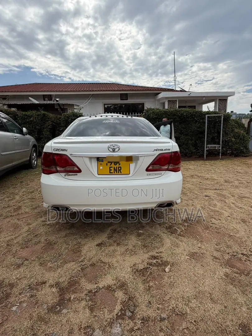 Toyota Crown 2009 White