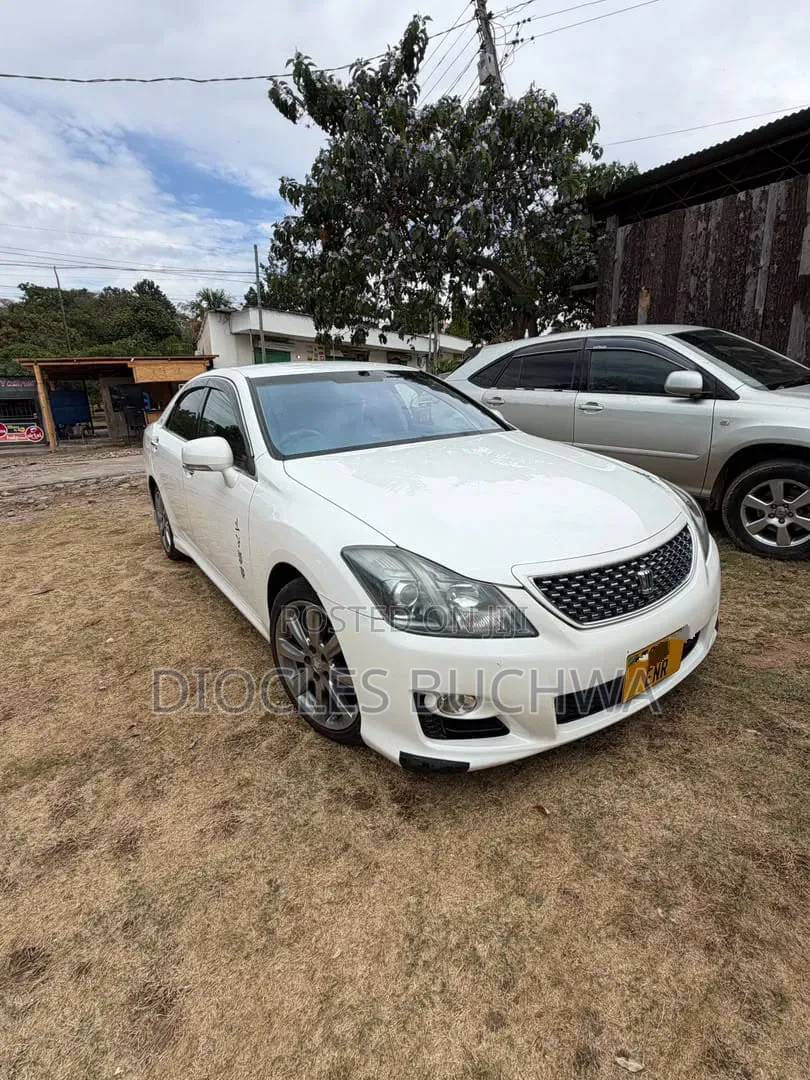 Toyota Crown 2009 White