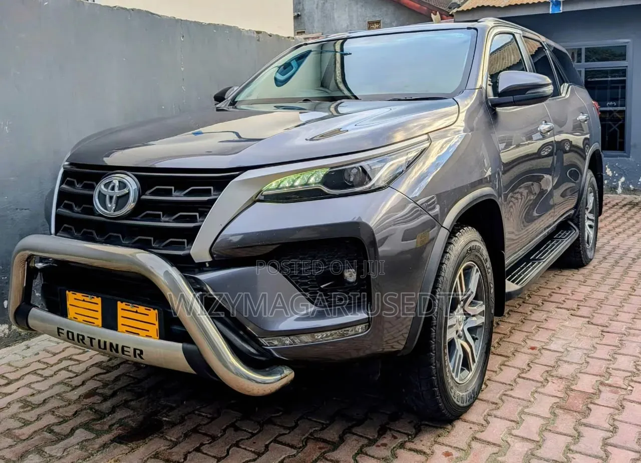 Toyota Fortuner 2.4 D AWD 2022 Burgundy