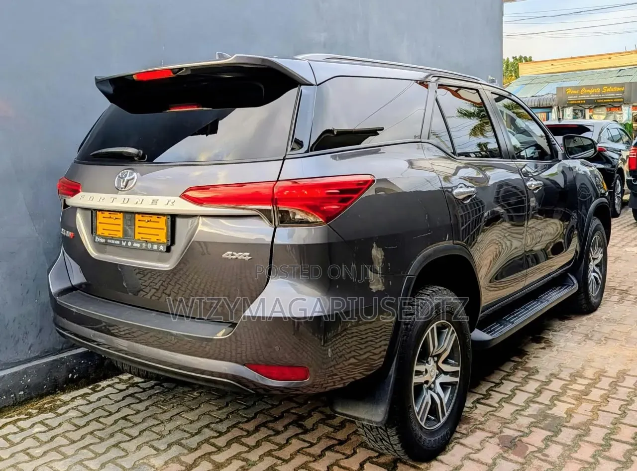 Toyota Fortuner 2.4 D AWD 2022 Burgundy