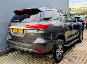 Toyota Fortuner 2.4 D AWD 2022 Burgundy