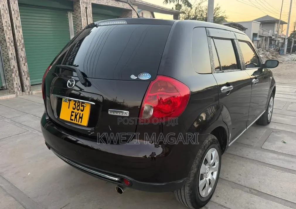 Mazda Verisa 2010 Maroon