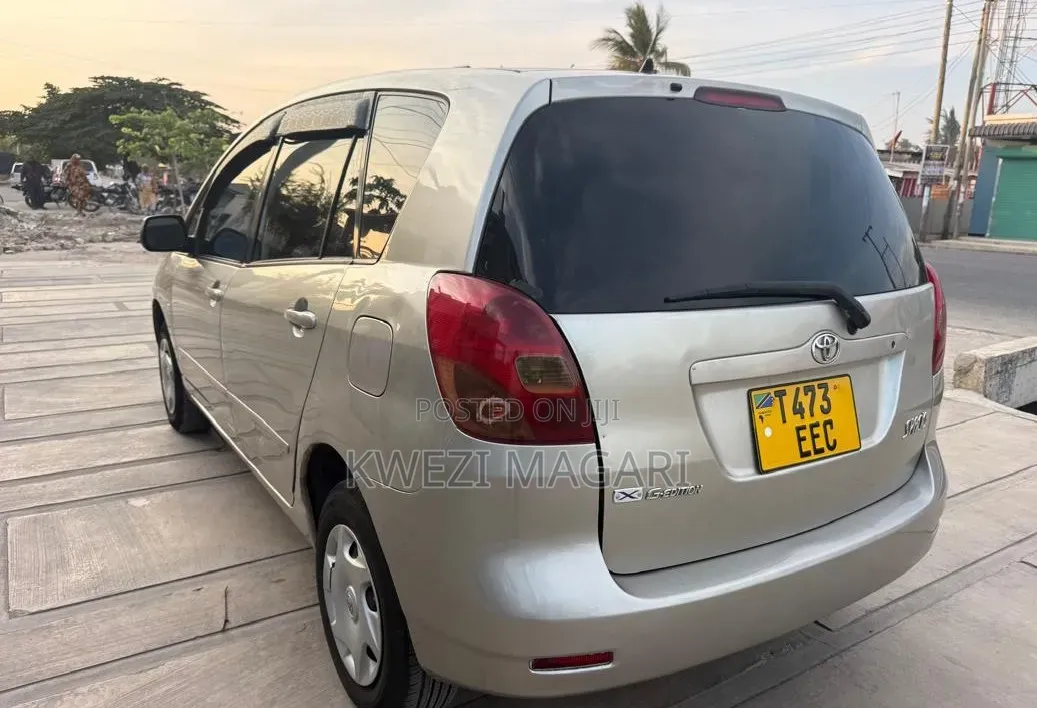 Toyota Corolla Spacio 2002 Gold