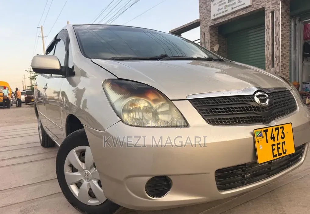 Toyota Corolla Spacio 2002 Gold