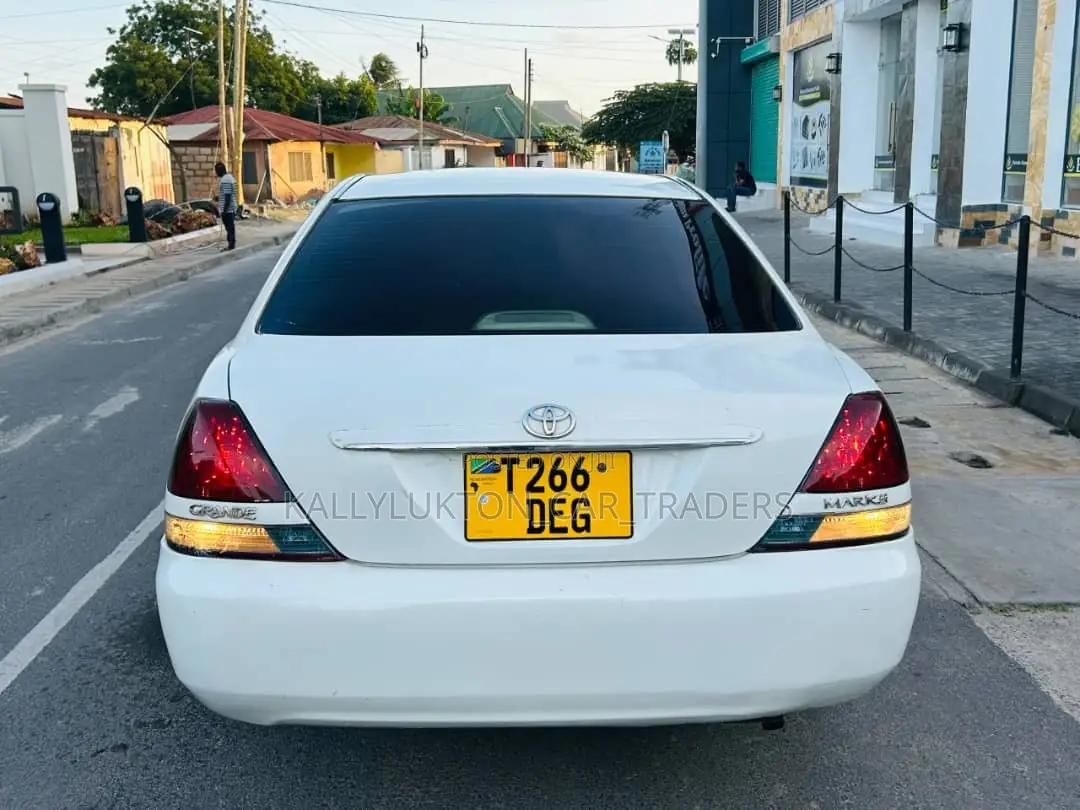 Toyota Mark II 2004 White